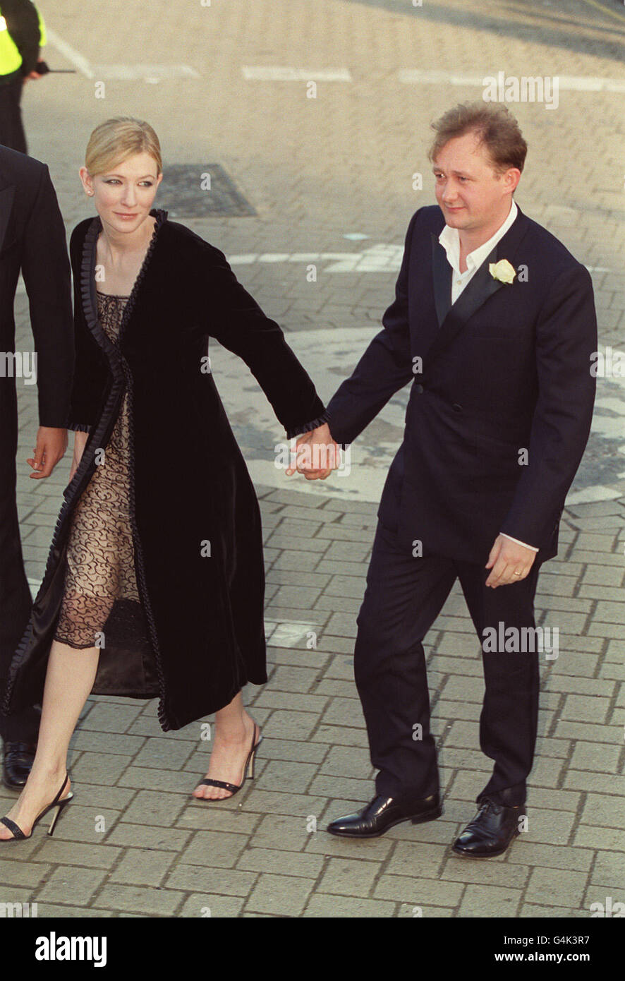 L'actrice Cate Blanchett et son mari Andrew Upton, scénariste, arrivent aux 51e BAFTA film Awards au Business Design Center de Londres. Banque D'Images