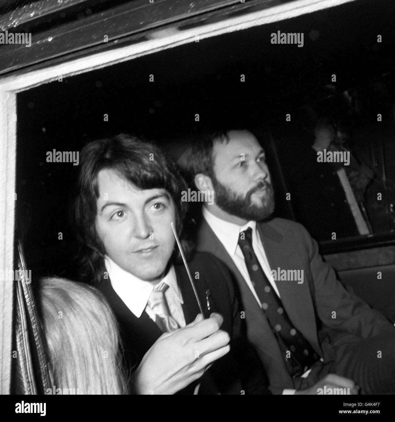 Beatle Paul McCartney, après son mariage avec Linda Eastman au bureau d'inscription de Marylebone, Londres. Banque D'Images