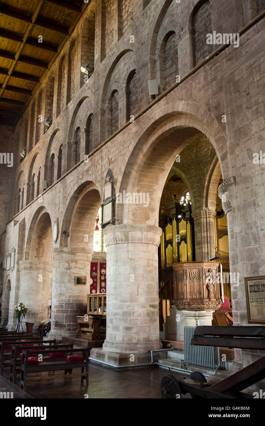 UK, Herefordshire, Leominster, église du prieuré de Saint Pierre et Saint Paul, de l'intérieur, nef normande d'origine Banque D'Images