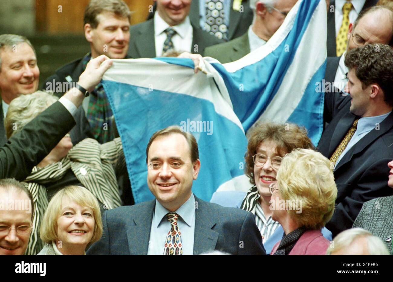 Alex Salmond, chef du Parti national écossais, a rencontré son groupe parlementaire à Édimbourg, pour faire le tour du nouveau bâtiment du Parlement sur la Mound à Édimbourg. Banque D'Images