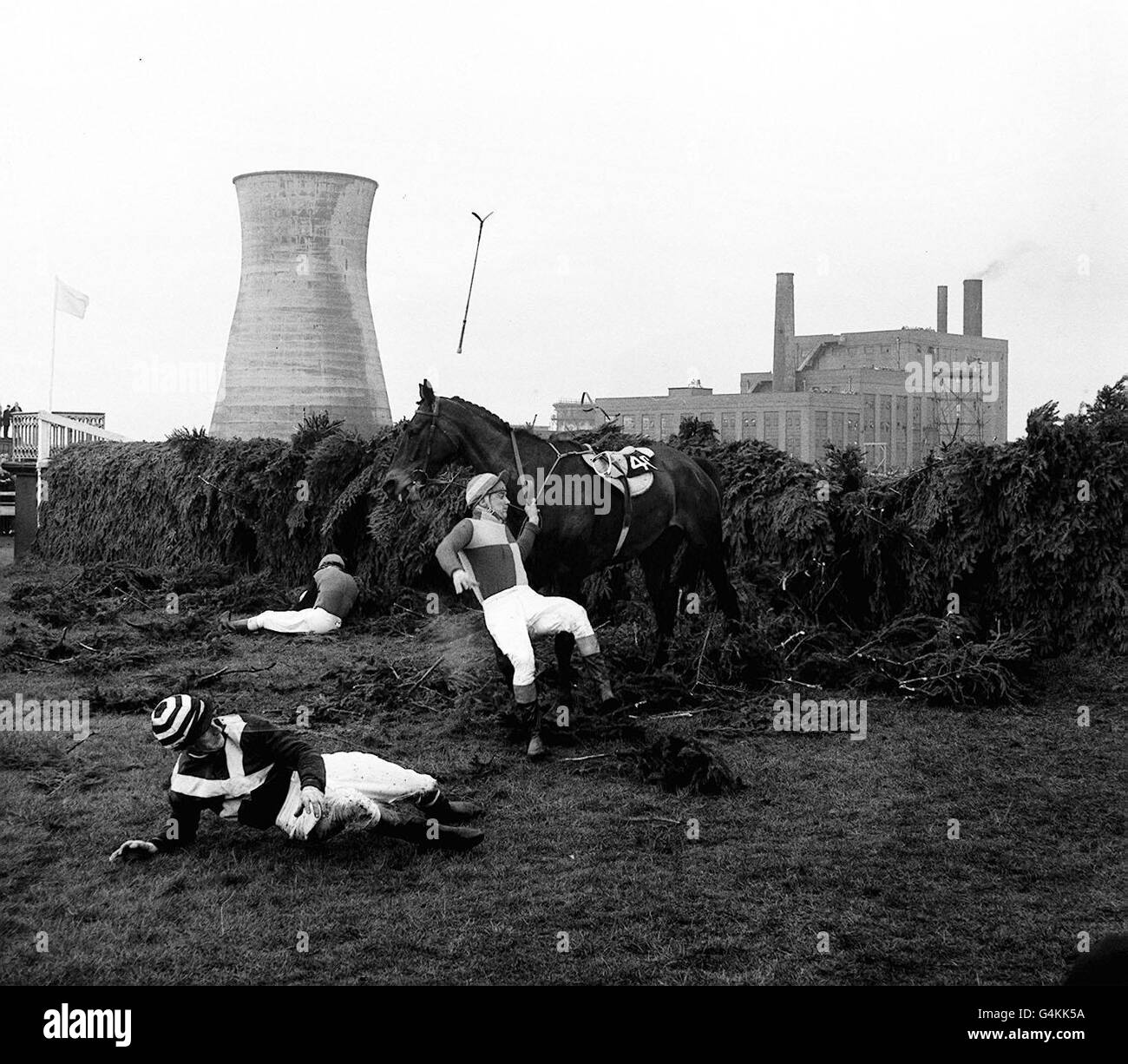 Les courses de chevaux - 1966 Aintree - Grand National Banque D'Images