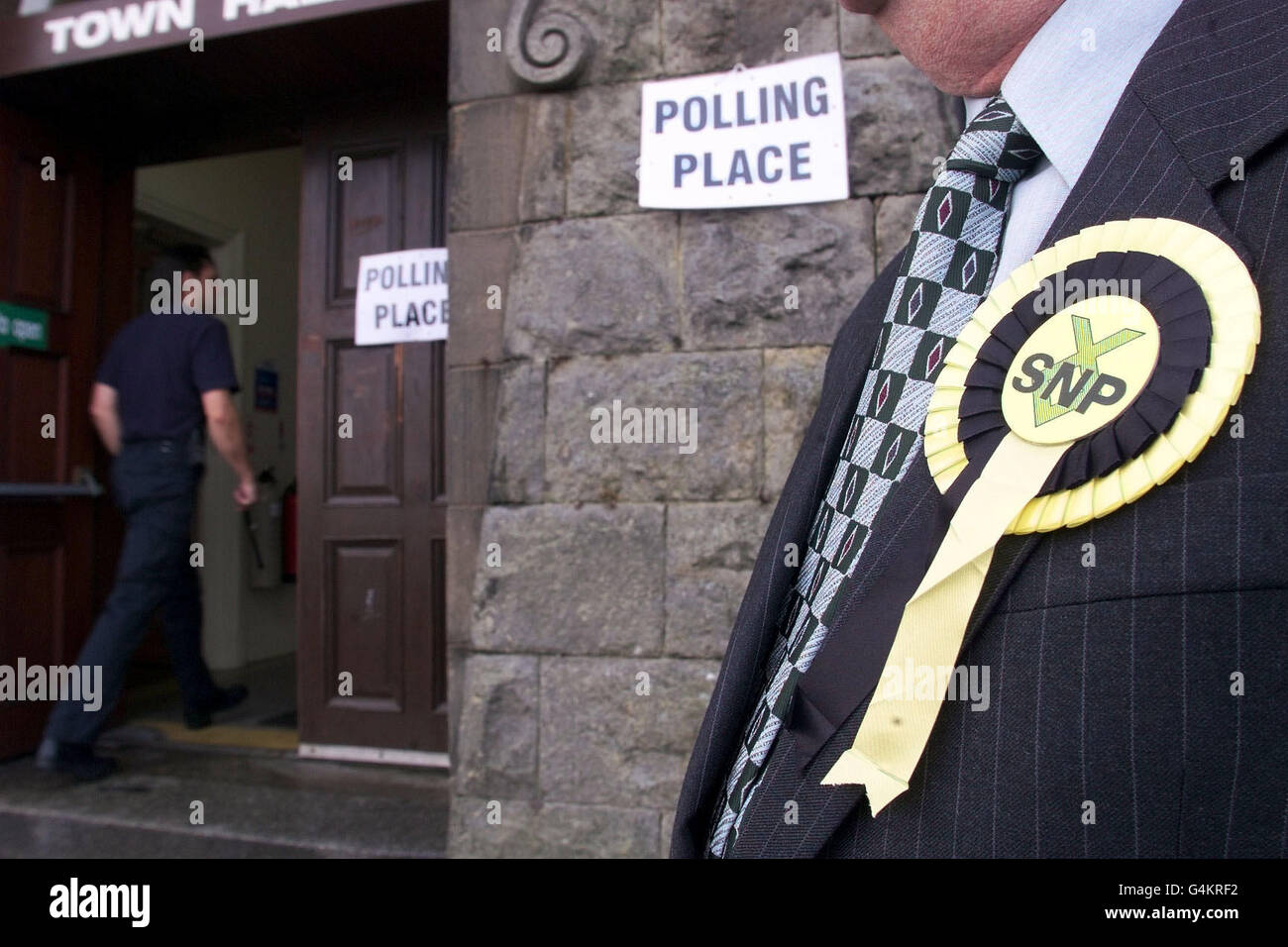 La scène dans la ville de Macduff, où les sondages ont ouvert pour l'élection historique de l'Écosse à son premier Parlement en près de 300 ans. Banque D'Images