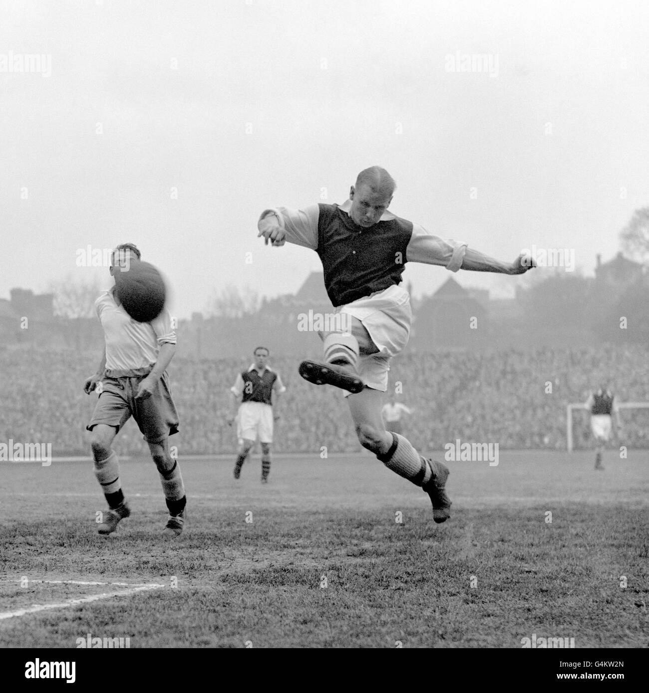 Soccer - Division de Ligue 1 - Arsenal v Bolton Wanderers - Highbury - 1937 Banque D'Images