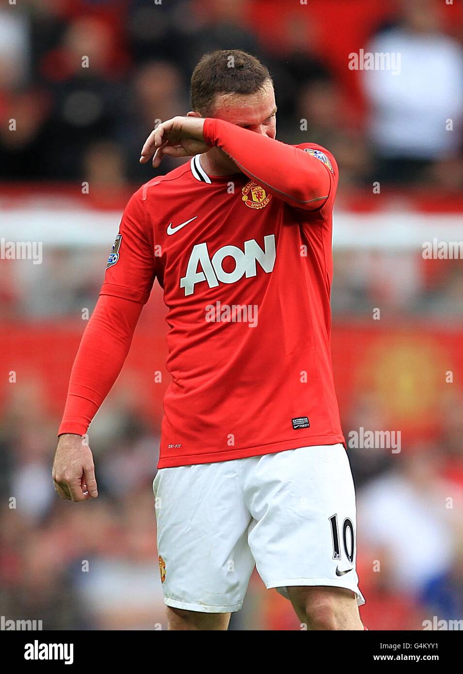 Football - Barclays Premier League - Manchester United / Manchester City - Old Trafford.Wayne Rooney de Manchester United semble abattu lors de leur perte de 6-1 Banque D'Images