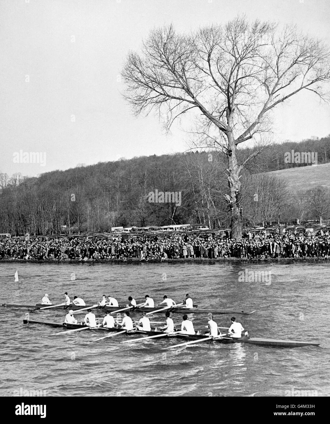 La Seconde Guerre mondiale - Empire britannique - Le front intérieur - Oxford v Cambridge Boat Race - Henley-on-Thames - 1940 Banque D'Images