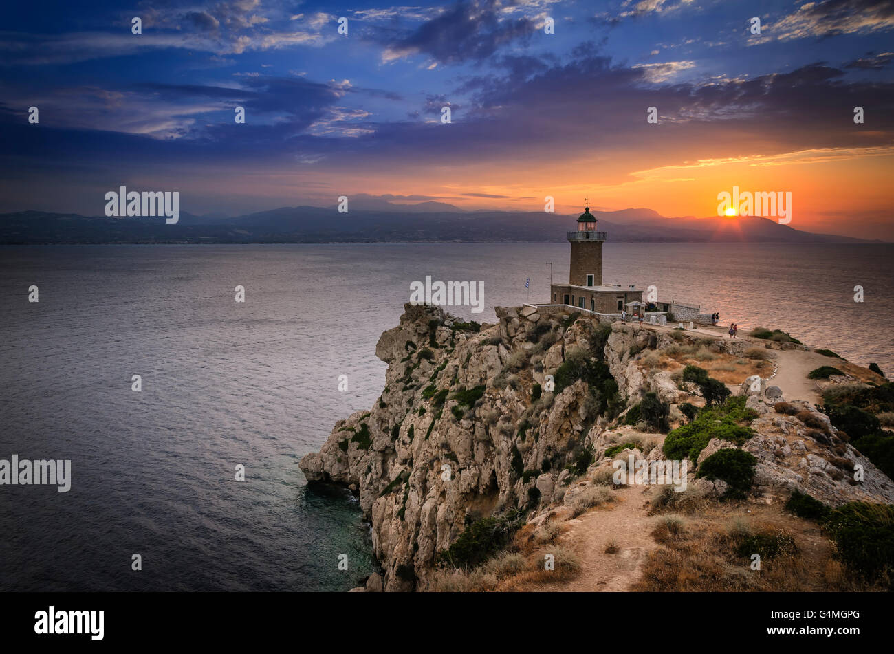 Image d'un phare avec un beau coucher de soleil Banque D'Images