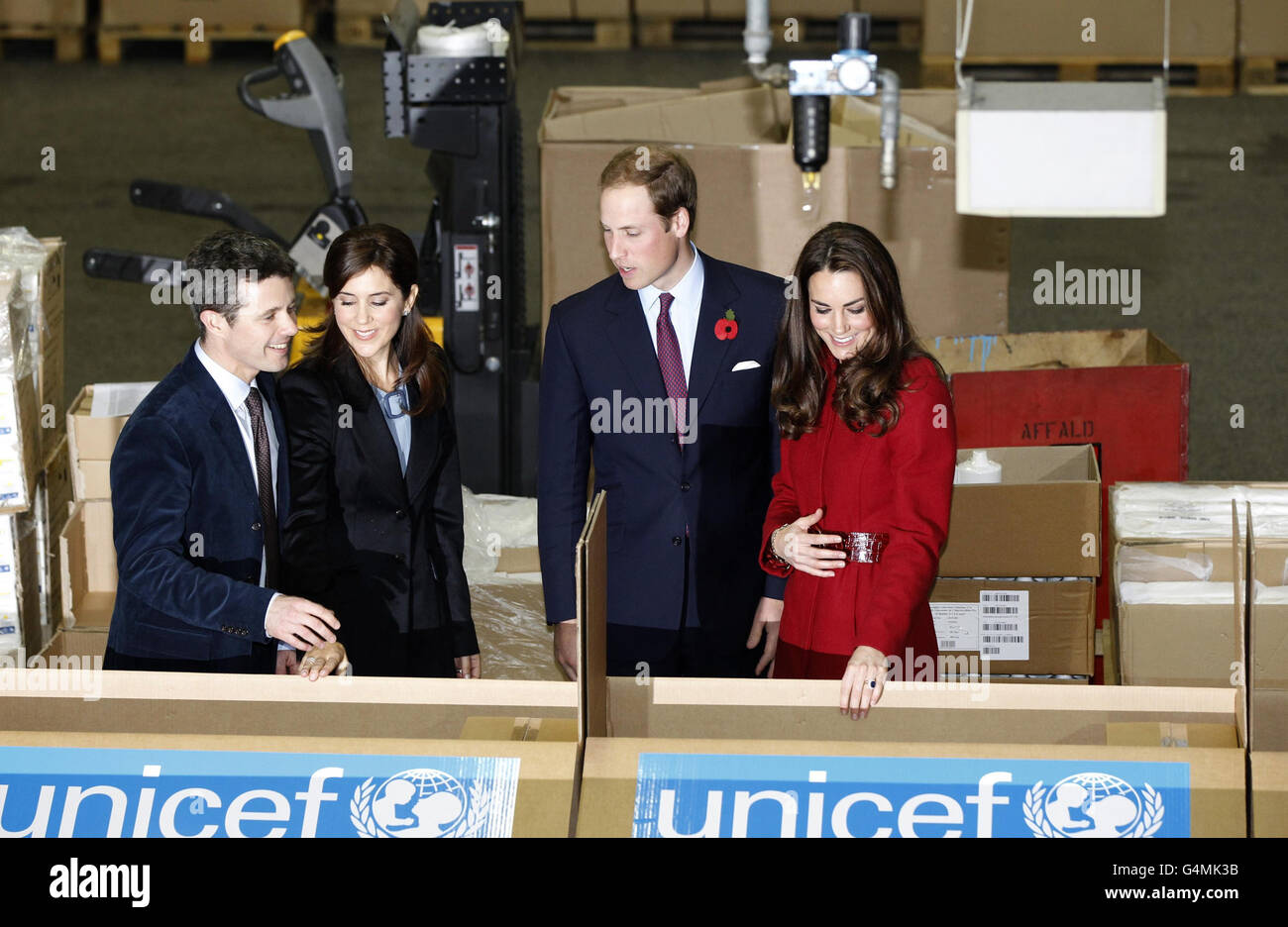 Le duc et la duchesse de Cambridge, avec le prince héritier et la princesse couronne du Danemark, lors de leur visite au Centre de la Division de l'approvisionnement de l'UNICEF , qui participent à leur première mission humanitaire conjointe. Banque D'Images