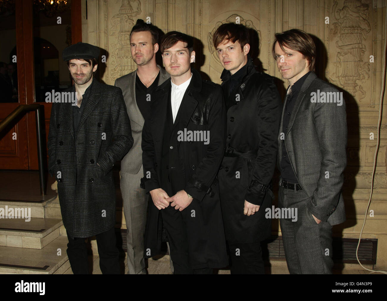 Le sentiment (de gauche à droite) Ciaran Jeremiah, Paul Stewart, Dan Gillespie, Richard Jones et Kevin Jeremiah arrivant pour le Prince's Trust Rock Gala ball, au Royal Albert Hall à l'ouest de Londres. Banque D'Images