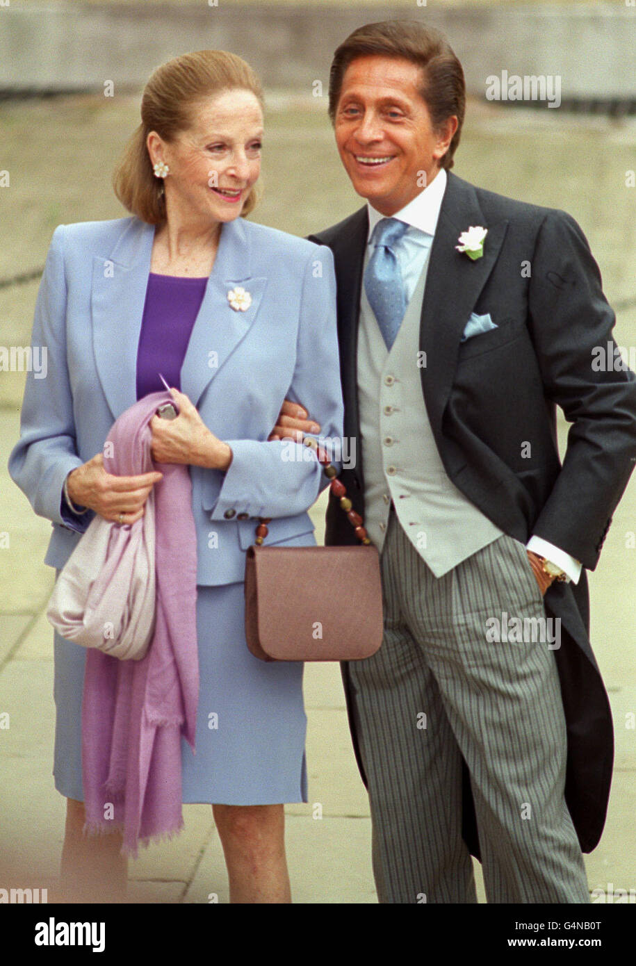 Le couturier Valentino arrive à Kenwood House pour la réception après le mariage de la princesse Alexia de Grèce, à Carlos Morales Quintana, à l'église orthodoxe grecque de Londres. Banque D'Images