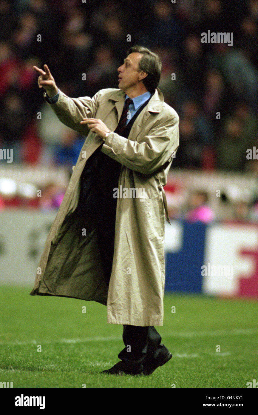 Johan cruyff coach fc barcelona Banque de photographies et d’images à