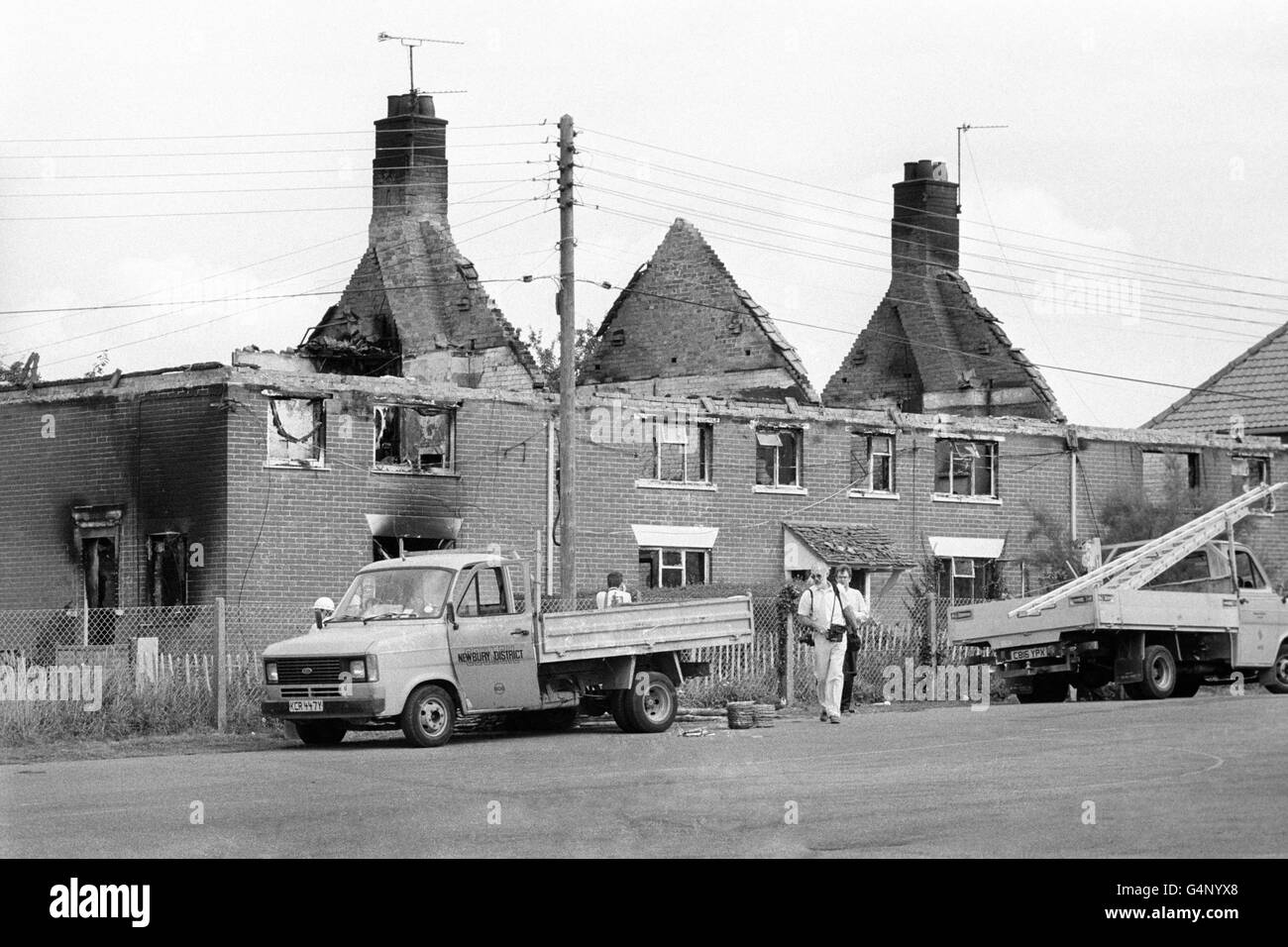 La coquille brûlée de maisons, y compris la maison de Dorothy Ryan, mère de 60 ans de l'homme armé Michael Ryan, qui est allé berserk avec deux fusils semi-automatiques et une arme de poing à Hungerford, dans le Berkshire Banque D'Images