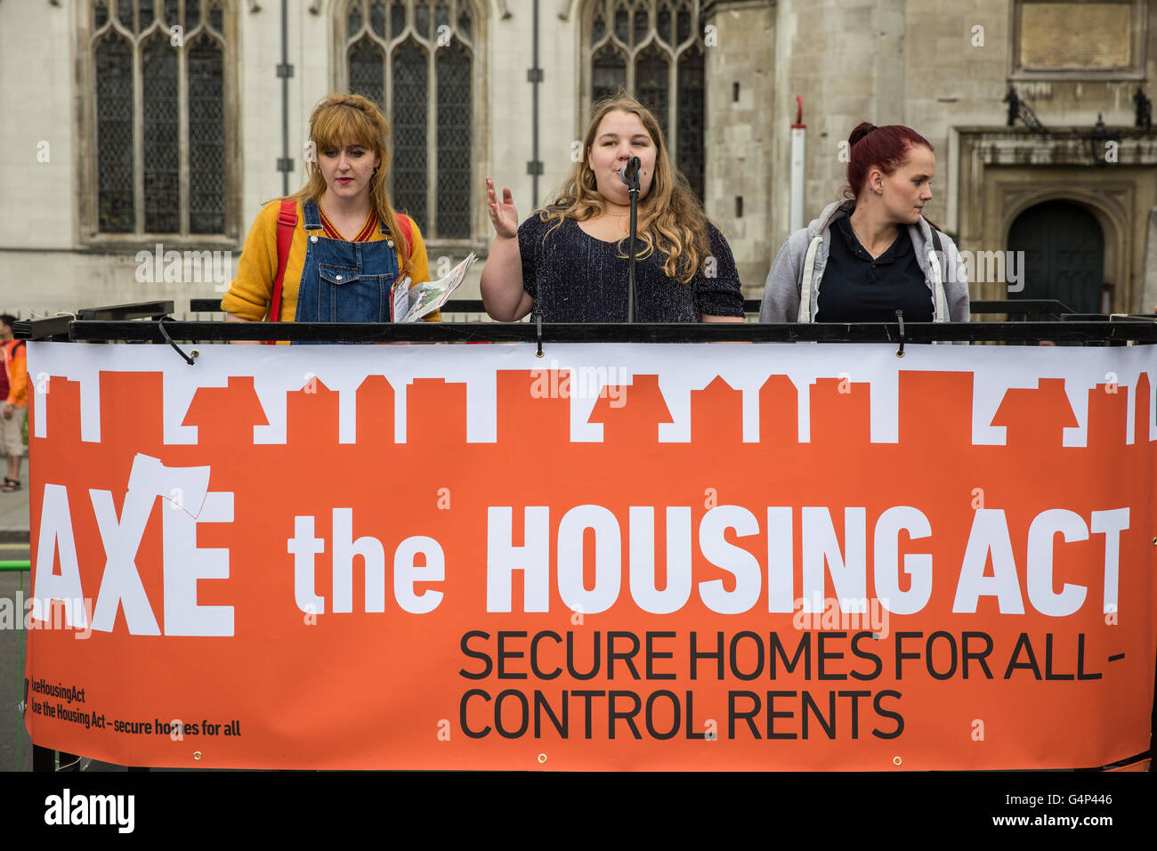 Londres, Royaume-Uni. 18 Juin, 2016. Pierre Jasmin de groupe action logement Focus E15 porte sur la Loi sur le logement 'ax' rassemblement à la place du Parlement. Credit : Mark Kerrison/Alamy Live News Banque D'Images