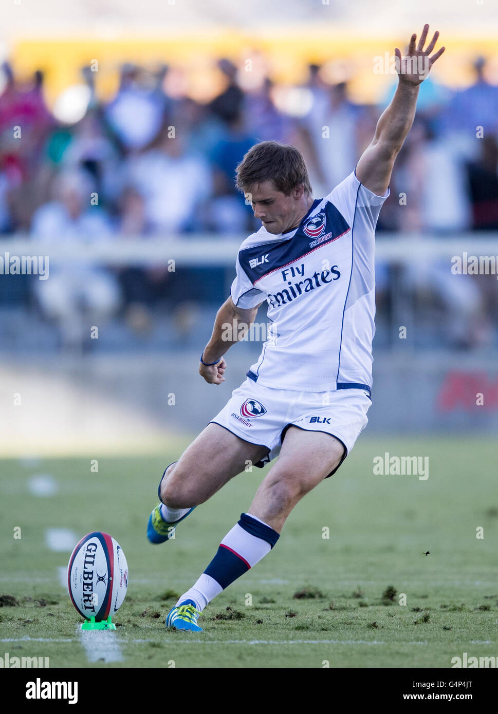 San Jose, Californie, USA. 18 Juin, 2016. USA'S AJ MACGINTY (10) un coup de mort au cours de la série d'été USA Rugby match entre les USA et l'Italie des aigles au stade Azzurri d'Avaya à San Jose, CA Crédit : Jeff Mulvihill Jr/ZUMA/Alamy Fil Live News Banque D'Images