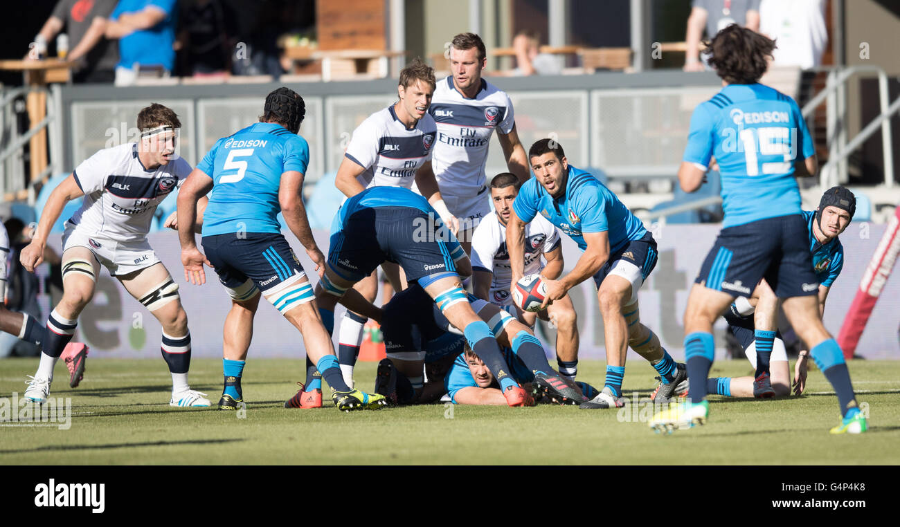 San Jose, Californie, USA. 18 Juin, 2016. Le capitaine de l'Italie EDORADO GORI (9) déplace la balle au cours de l'USA Rugby Match série d'été entre les USA et l'Italie des aigles au stade Azzurri d'Avaya à San Jose, CA Crédit : Jeff Mulvihill Jr/ZUMA/Alamy Fil Live News Banque D'Images