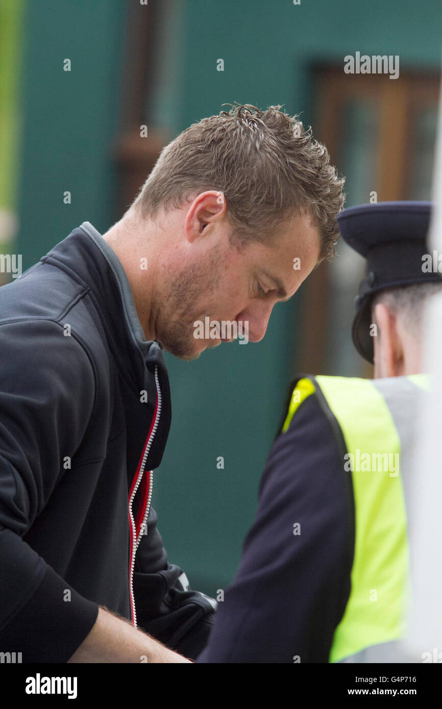 Wimbledon London,UK. 19 juin 2016. Ancien champion de Wimbledon et l'US Open Leyton Hewitt arrive au All England Club pour la pratique de l'avant des championnats de tennis de Wimbledon 2016 : Crédit amer ghazzal/Alamy Live News Banque D'Images