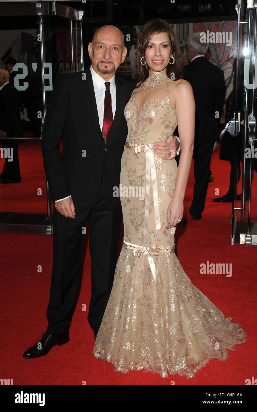 L'épouse Daniela Lavender de Sir Ben Kingsley arrive pour la Royal film Performance 2011 de Hugo au cinéma Odeon de Leicester Square, Londres. Banque D'Images