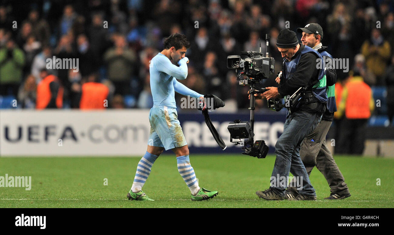 Sergio Aguero, de Manchester City, s'en va après le match de la Ligue des champions de l'UEFA au Etihad Stadium de Manchester. Banque D'Images