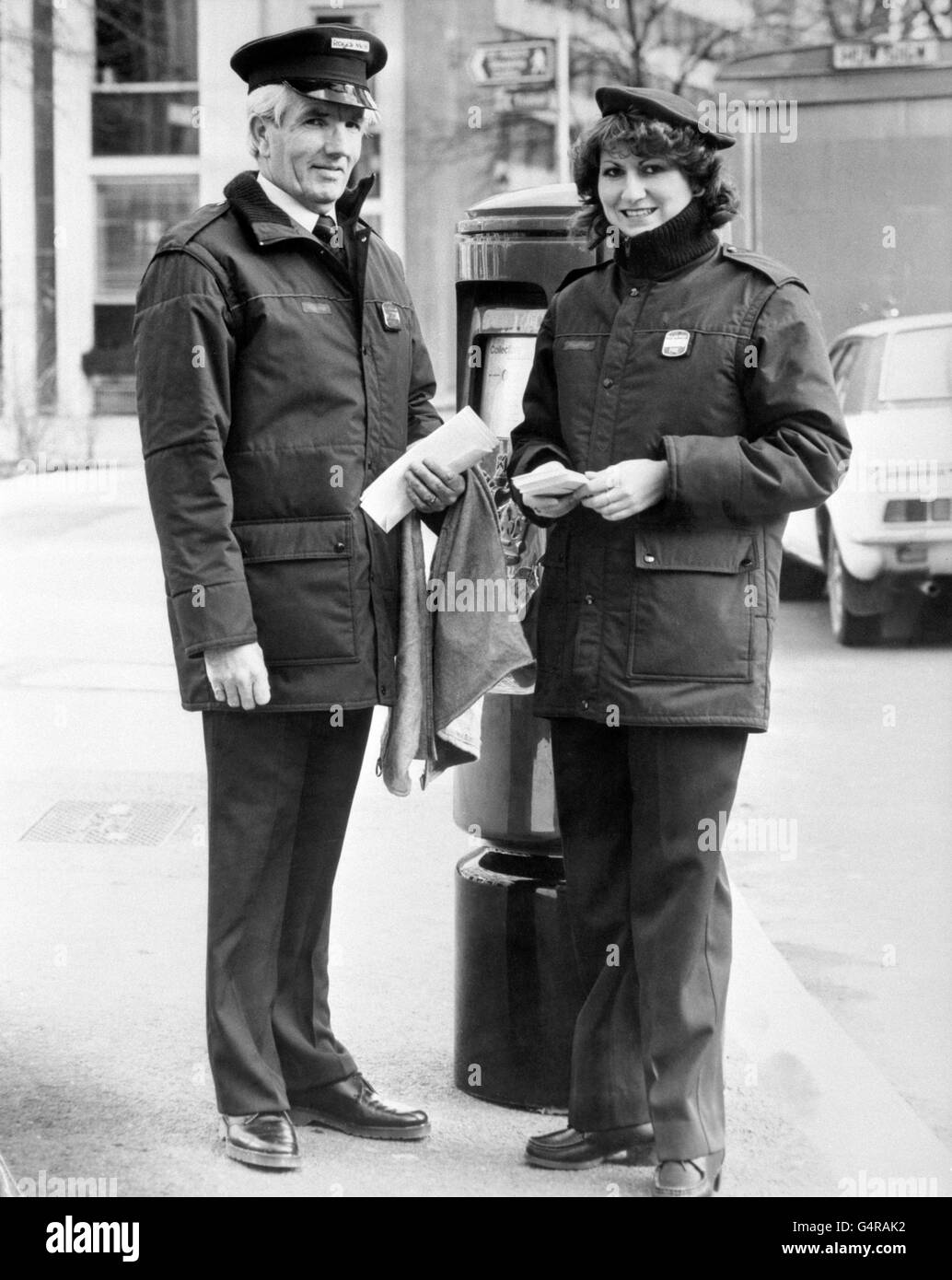 Service postal britannique - de nouveaux uniformes - Londres Banque D'Images
