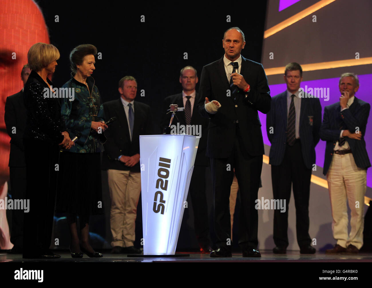 Lauréat du prix d'excellence Lifetime Achievement, Sir Steve Redgrave, présenté par la Princesse Royale lors de la cérémonie de remise des prix de la personnalité sportive de l'année de la BBC à MediaCityUK, Salford. Banque D'Images