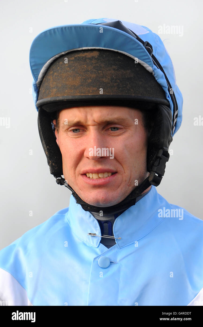 Courses hippiques - le Festival d'hiver Sportingbet 2011 - Gentlemen Day - Hippodrome de Newbury.Jockey Richard Johnson avant son tour sur Arctic Ben dans le Silver E/sanderson Weatherall novicess' Handicap Chase Banque D'Images