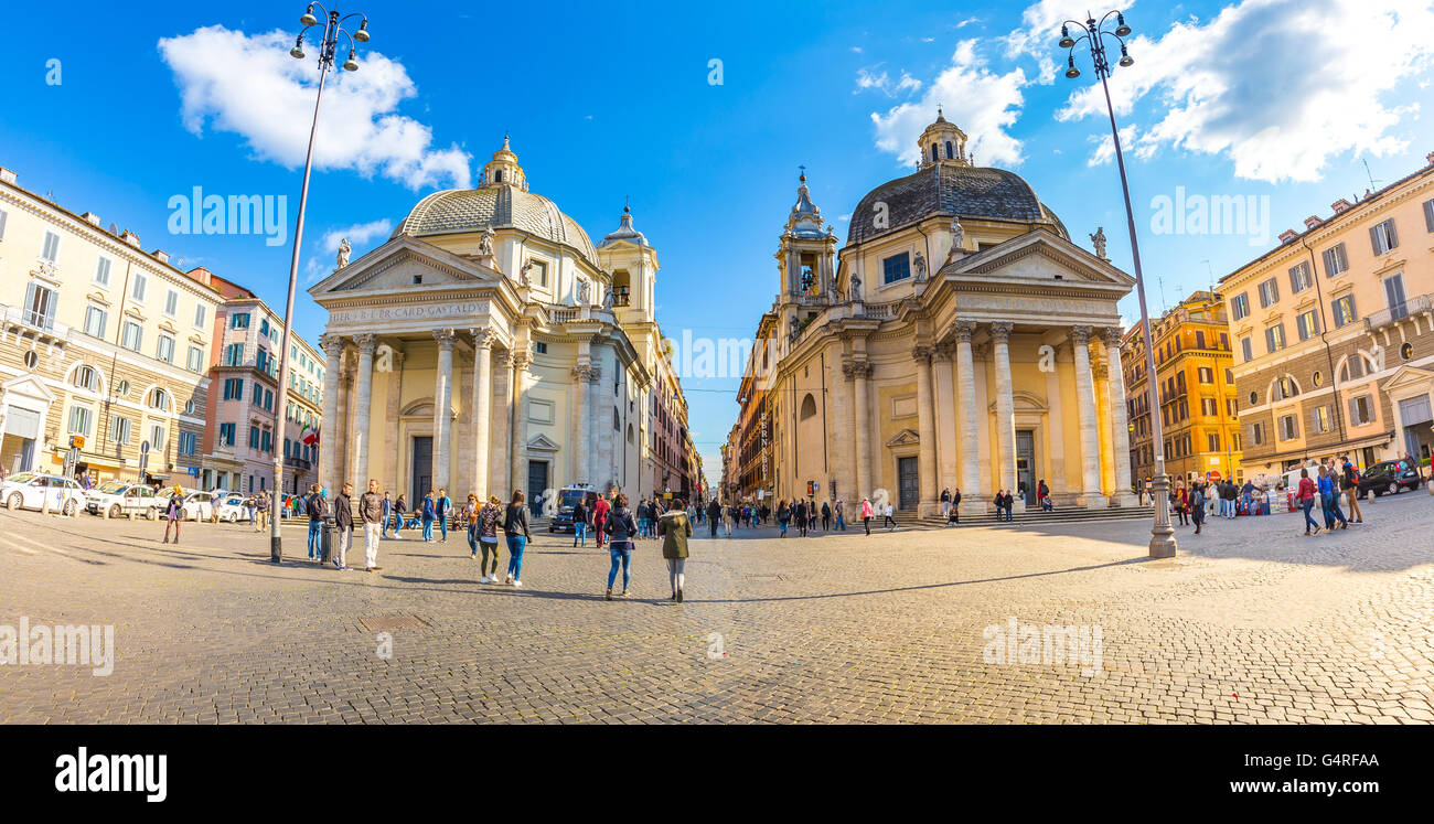 Rome, Italie - 7 Avril 2015 : Piazza del Popolo est une grande place urbaine à Rome. Banque D'Images