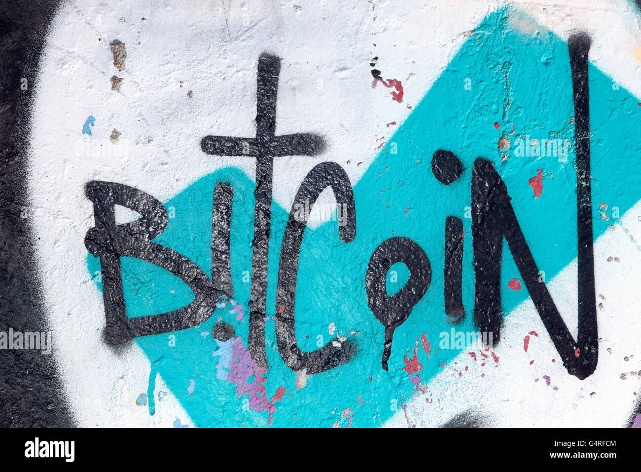 BitCoin & Spray Graffiti grunge Art Liverpool, Merseyside, au nord ouest de l'Angleterre, Royaume-Uni, UK Banque D'Images
