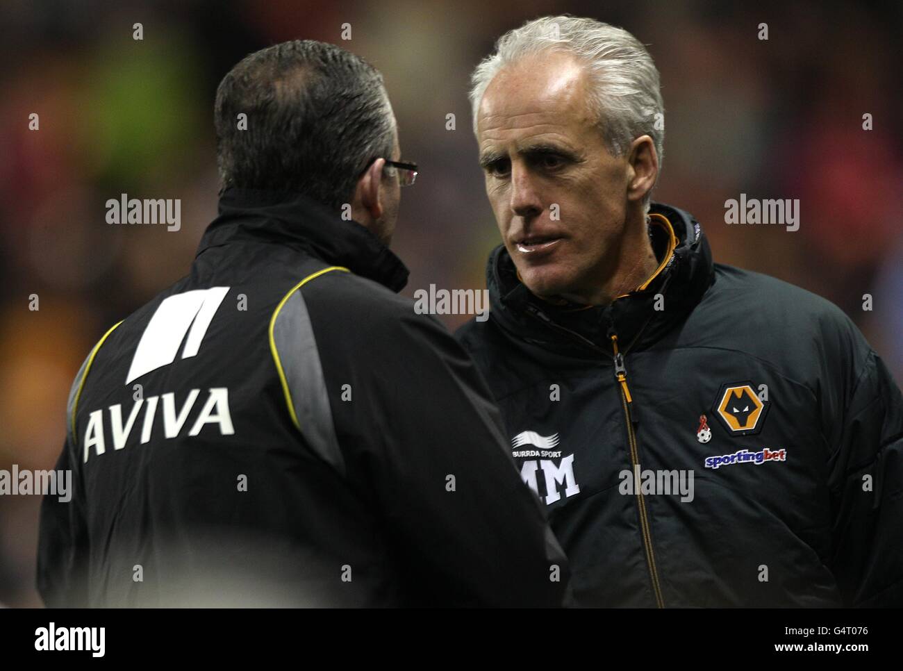 Paul Lambert, directeur municipal de Norwich (à gauche), serre la main avec Wolverhampton Mick McCarthy, le directeur de Wanderers, avant le coup d'envoi Banque D'Images