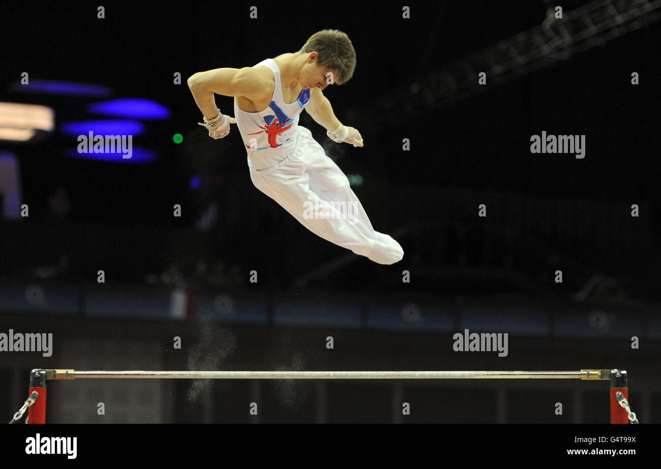 Le Max Whitlock de Grande-Bretagne est en compétition sur la barre horizontale lors de la gymnastique internationale Visa à la North Greenwich Arena, Londres. Banque D'Images