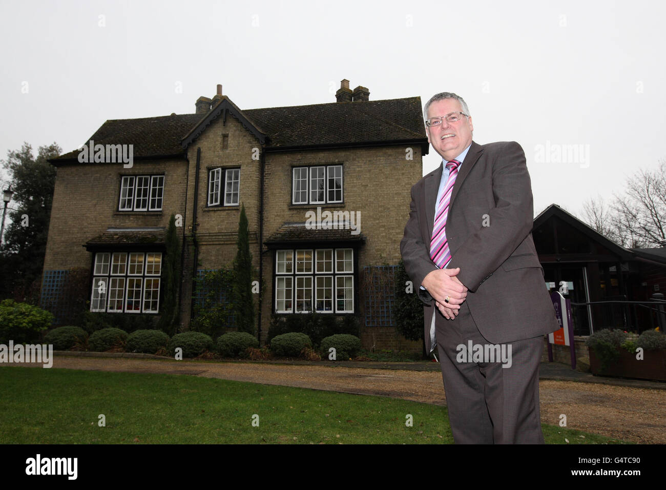 Graham Butland, Directeur général de l'Hôpital pour enfants d'East Anglia pose à l'extérieur de l'hospice à Milton, Cambridgeshire comme duchesse de la vie de Cambridge en tant que membre de la famille royale est entré dans une nouvelle phase aujourd'hui avec l'annonce qu'elle est devenue la patronne de quatre organisations, y compris les Hospices pour enfants d'East Anglia. Banque D'Images