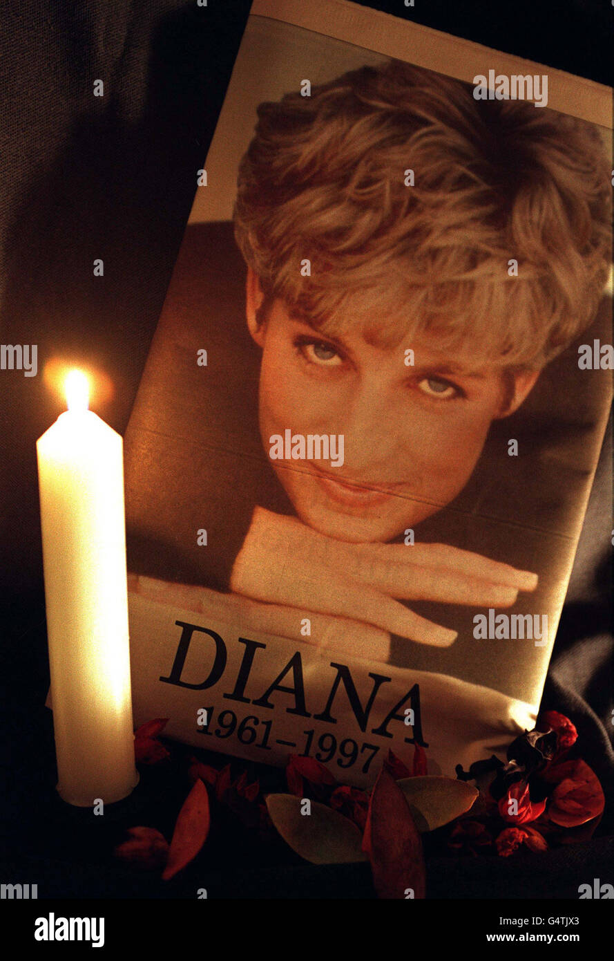 Candle In The Wind Diana Traduction Funeral song Banque de photographies et d'images à haute résolution - Alamy