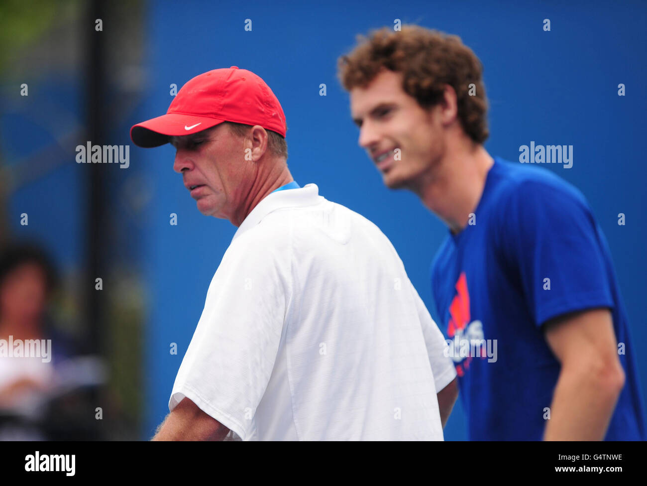 Andy Murray, de la Grande-Bretagne, et Ivan Lendl, entraîneur sur les terrains d'entraînement pendant le dixième jour de l'Open d'Australie de 2012 au Melbourne Park à Melbourne, en Australie. Banque D'Images