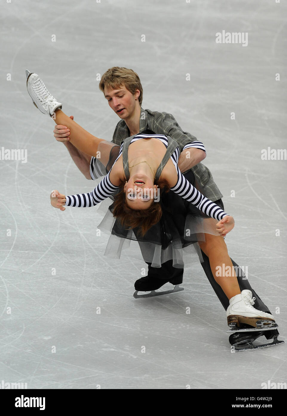 Barbora Silna en Autriche et Juri Kurakin en action pendant le Tour préliminaire de la danse sur glace Concours de danse libre à Les Championnats européens de patinage artistique Banque D'Images
