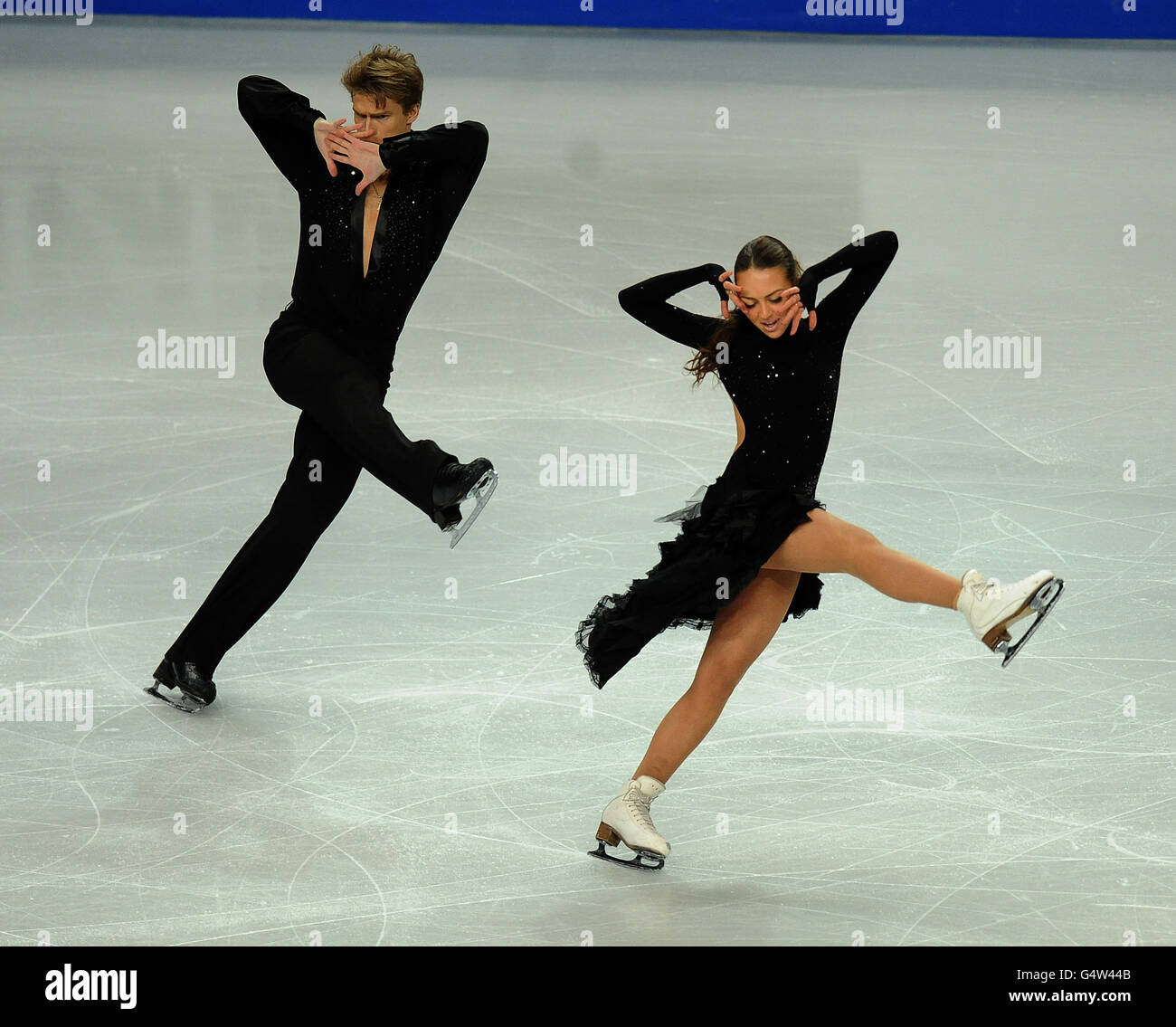 Sports d'hiver - Championnats européens de patinage artistique 2012 - troisième jour - Sheffield.Ekaterina Riazanova et Ilia Tkachenko en action pendant la danse sur glace Short Dance aux Championnats européens de patinage artistique Banque D'Images