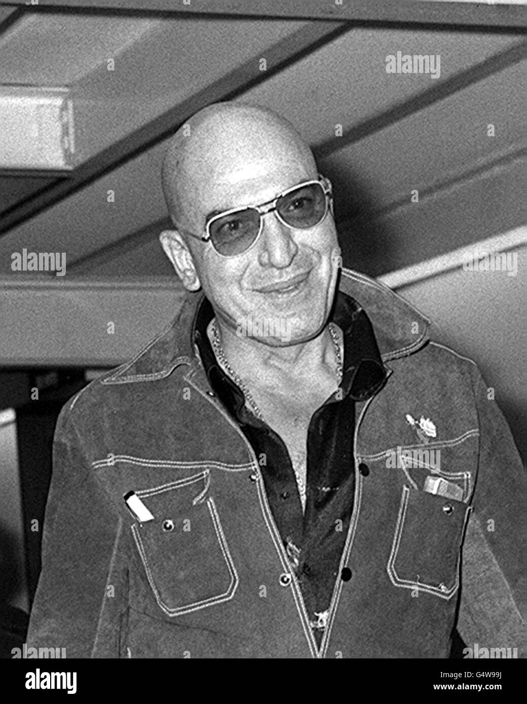 Telly Savalas - l'aéroport d'Heathrow - Londres Banque D'Images Telly Savalas - l'aéroport d'Heathrow - Londres Banque D'Images