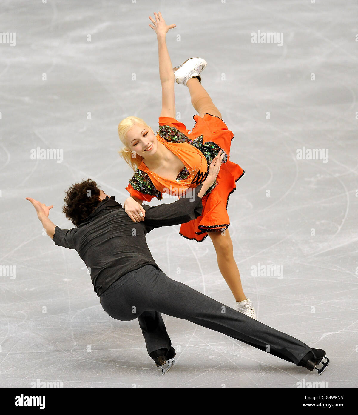 Alexandra Zvorigina et Maciej Bernadowski, de Pologne, en action lors de la ronde préliminaire de la compétition de danse libre sur glace lors des championnats européens de patinage artistique à l'arène Motorpoint, à Sheffield Banque D'Images