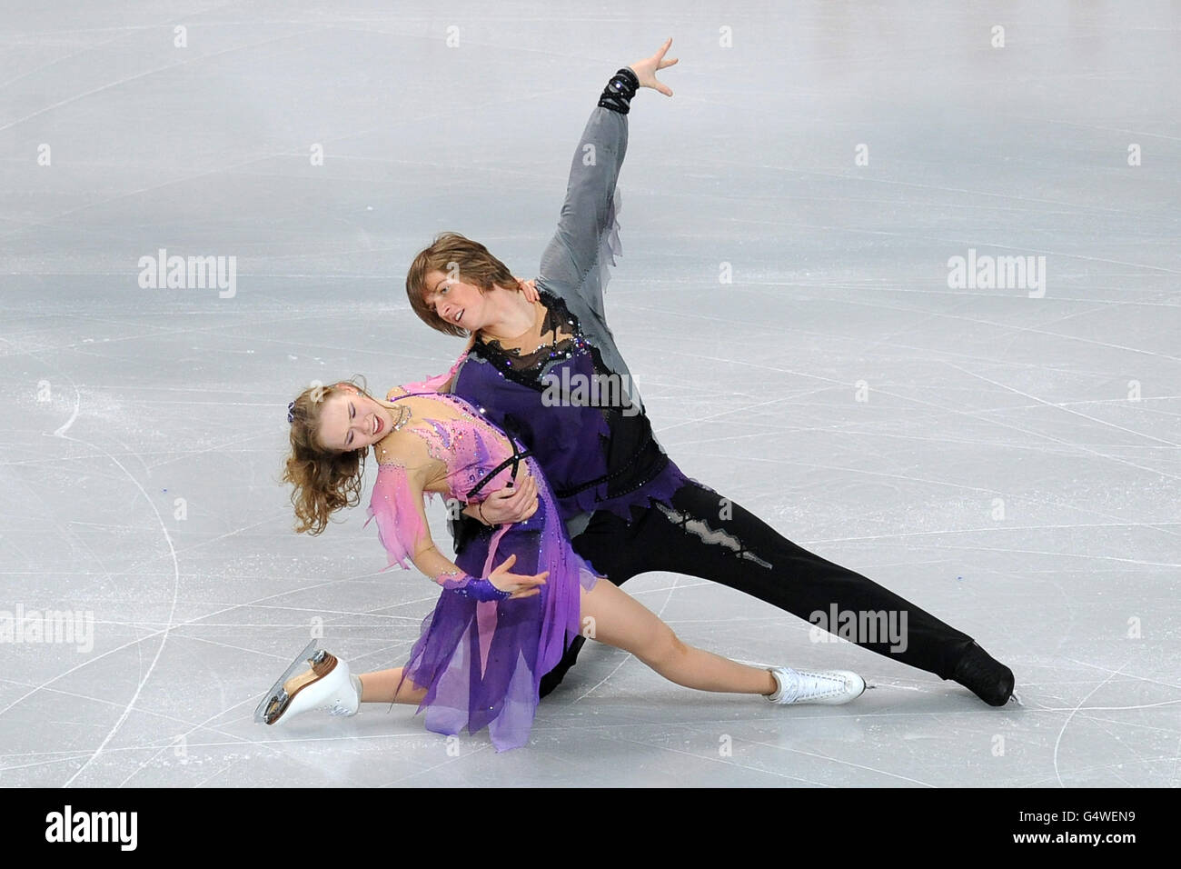 Siobhan Heekin-Canedy et Dmitri Dun en action pendant le Tour préliminaire de la danse sur glace Concours de danse libre à Les Championnats européens de patinage artistique Banque D'Images