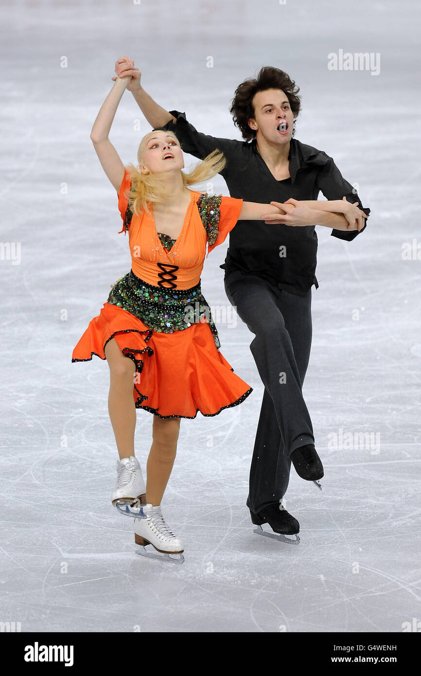 Alexandra Zvorigina et Maciej Bernadowski, de Pologne, en action lors de la ronde préliminaire de la compétition de danse libre sur glace lors des championnats européens de patinage artistique à l'arène Motorpoint, à Sheffield Banque D'Images