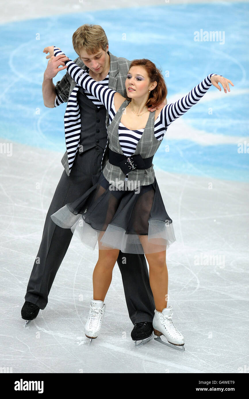 Barbora Silna en Autriche et Juri Kurakin en action lors de la ronde préliminaire de la compétition de danse libre sur glace pendant les championnats européens de patinage artistique à l'arène Motorpoint, Sheffield Banque D'Images