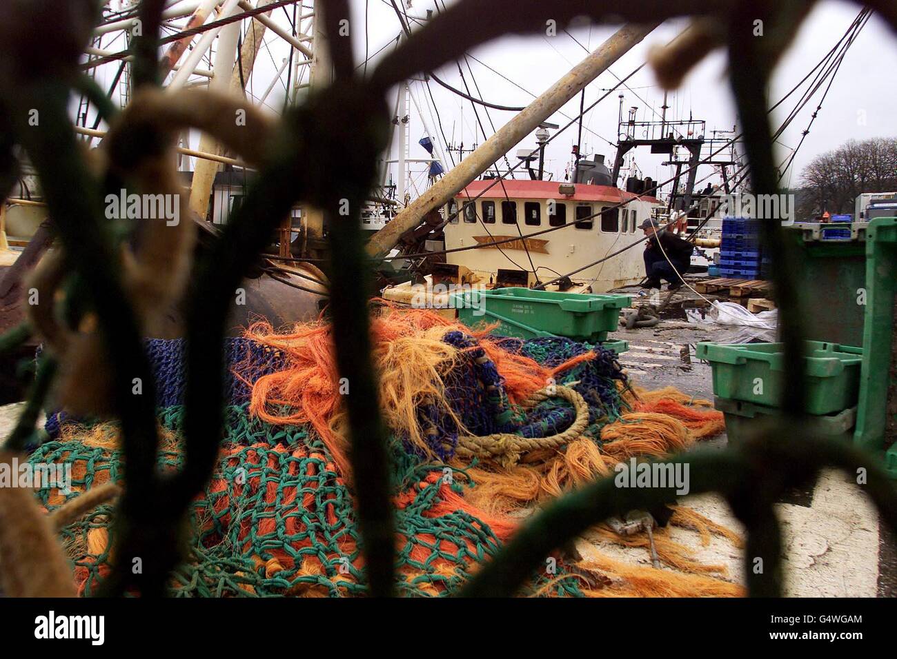 Des bateaux de pêche amarrés au port de Kirkcudbright, dans le sud-ouest de l'Écosse, alors que leurs propriétaires attendent les nouvelles sur le Solway Harvester, Whick a quitté le port avec sept pêcheurs, dont deux frères et leur cousin, à bord. * les hommes sont craints morts après que leur navire a disparu dans les mers de gale-Lashed au large de l'île de Man. Banque D'Images