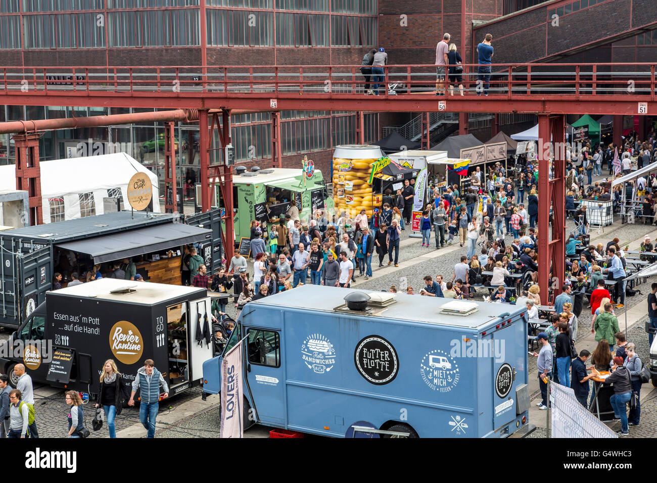 Festival de l'alimentation, de l'alimentation chariot festival à Zeche Zollverein, Essen, Allemagne, beaucoup de différents types d'aliments, dans la préparation des camions mobiles, Banque D'Images