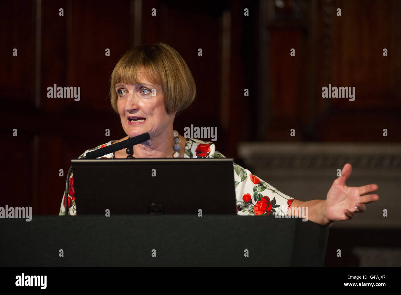 Par les pairs du travail Dame Tessa Jowell de Brixton conférencier invité lors d'un Institut de la construction d'événement. Banque D'Images