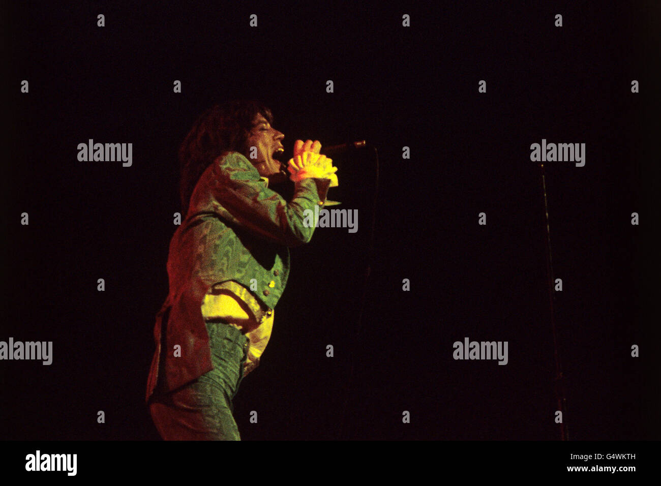Mick Jagger, le chanteur principal avec les Rolling Stones, se présentant avec le groupe au premier de la série de concerts de Londres à Earl's court. Banque D'Images