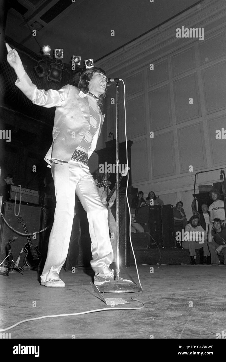 Mick Jagger, le chanteur principal des Rolling Stones, lors de leur concert à Newcastle. Banque D'Images