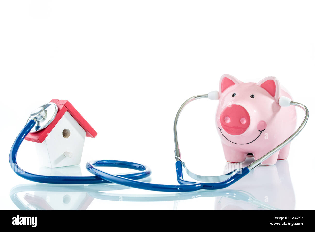 Accueil Santé de la maison de prêt, stethoscope and piggy bank Banque D'Images Accueil Santé de la maison de prêt, stethoscope and piggy bank Banque D'Images