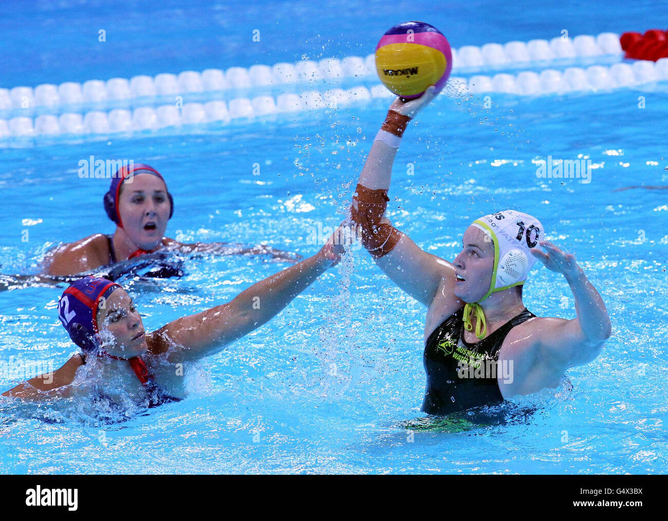 Ashleigh Southern en Australie (à droite) lors du test de Londres 2012 à la Water Polo Arena de Londres. Banque D'Images