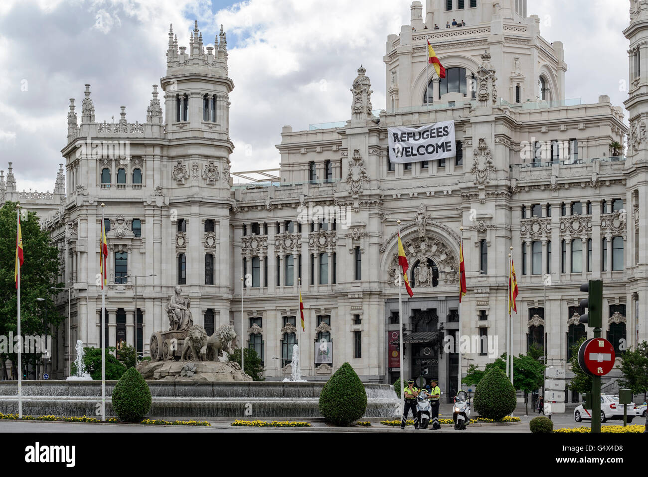 La Plaza de Cibeles avec l'hôtel de ville de Madrid, ancien palais des communications, de l'Espagne. Banque D'Images