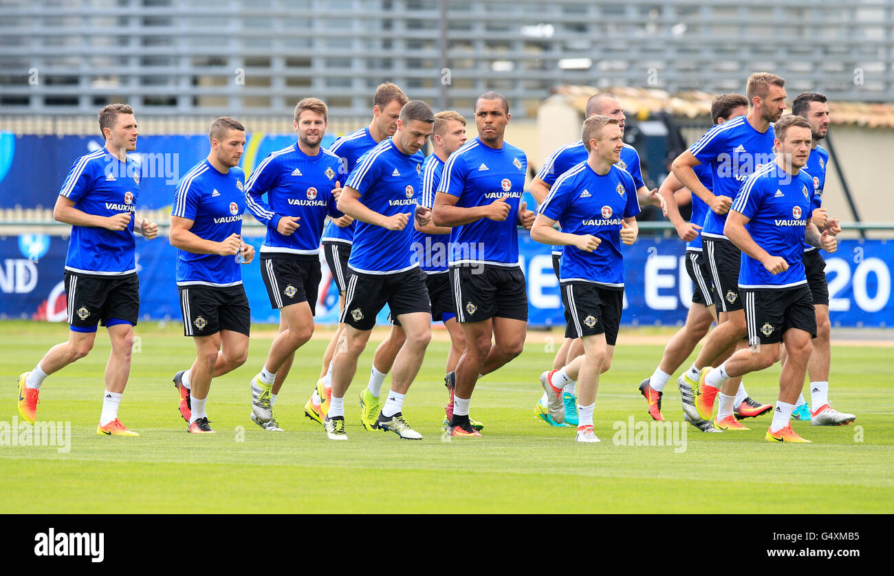 L'équipe d'Irlande du Nord au cours de la session de formation à Saint-Georges-de-Reneins. Banque D'Images