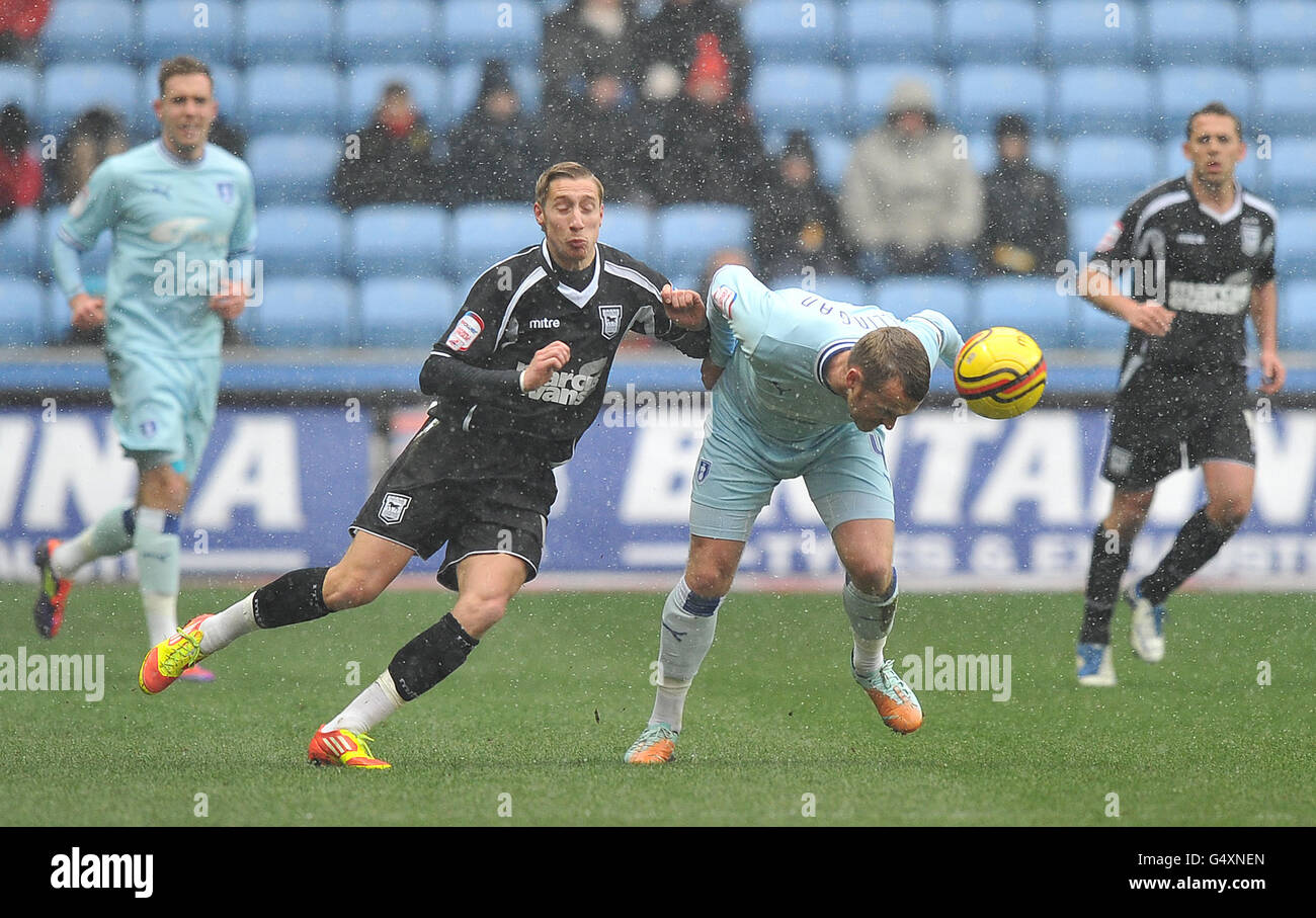 Football - championnat de football npower - Coventry City / Ipswich Town - Ricoh Arena.Lee Martin de la ville d'Ipswich (à gauche) et Sammy Clingan de Coventry (à droite) en action Banque D'Images