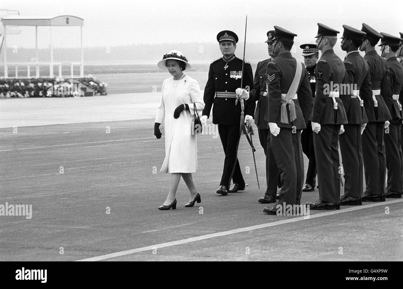 La reine Elizabeth II au stade olympique de Berlin lors de sa visite en Allemagne de l'Ouest. Banque D'Images