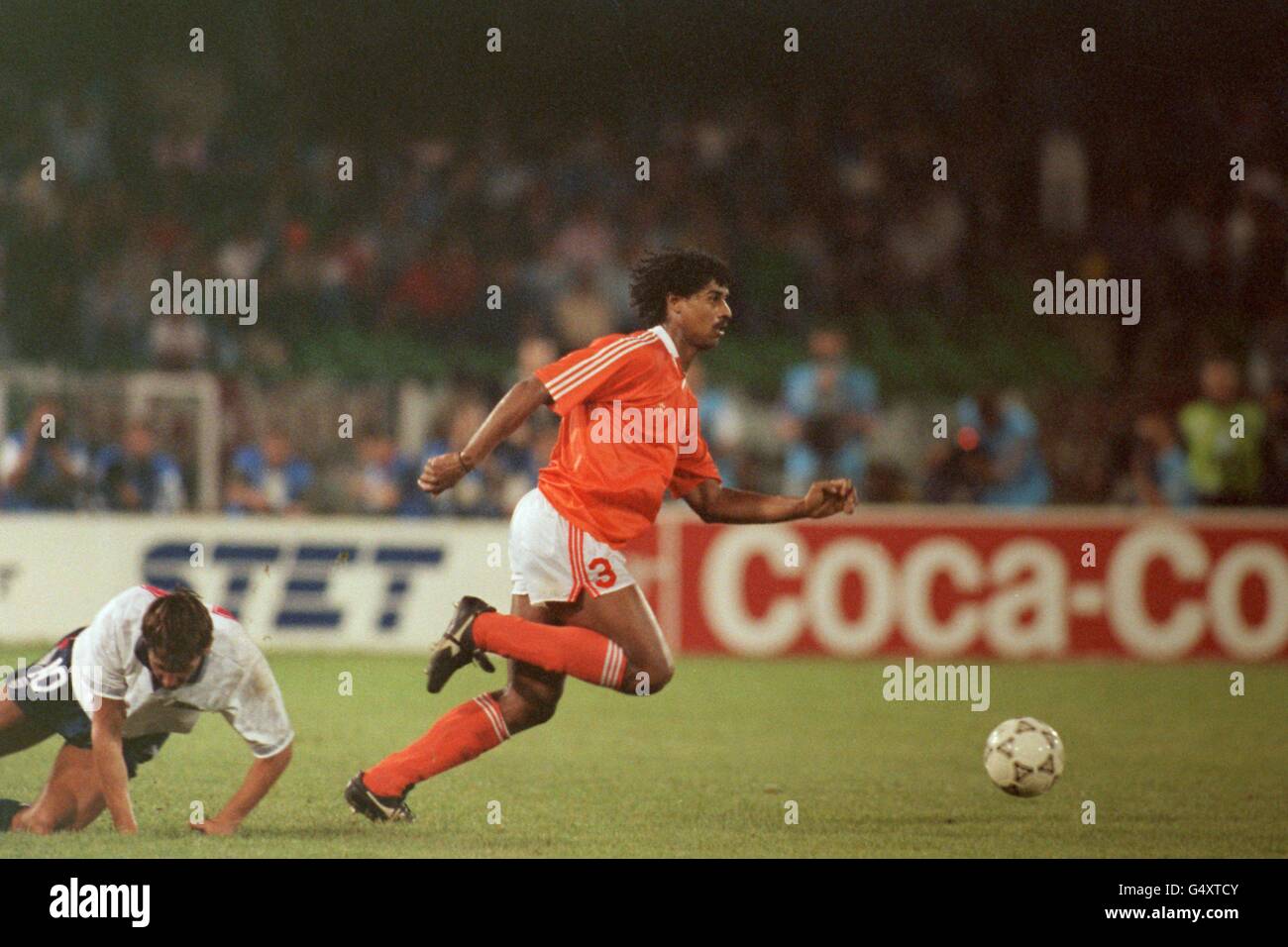 - Coupe du Monde de football Italia 90 - Groupe F - Angleterre v Holland Banque D'Images